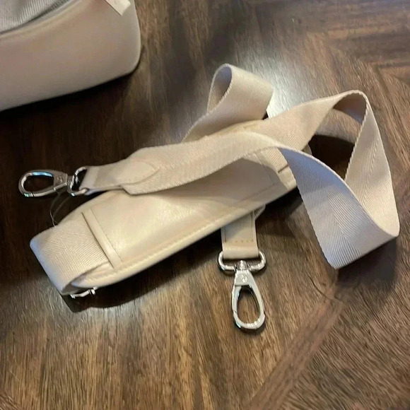 BEIS Elegant Cream and Tan Travel Bag - Picture 10 of 12